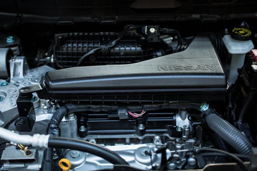 Интерьер Nissan X-Trail 2017 года  (LA) (фото 15 из 37)